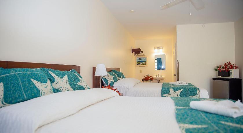 Image of Queen Room with Pool View 0
