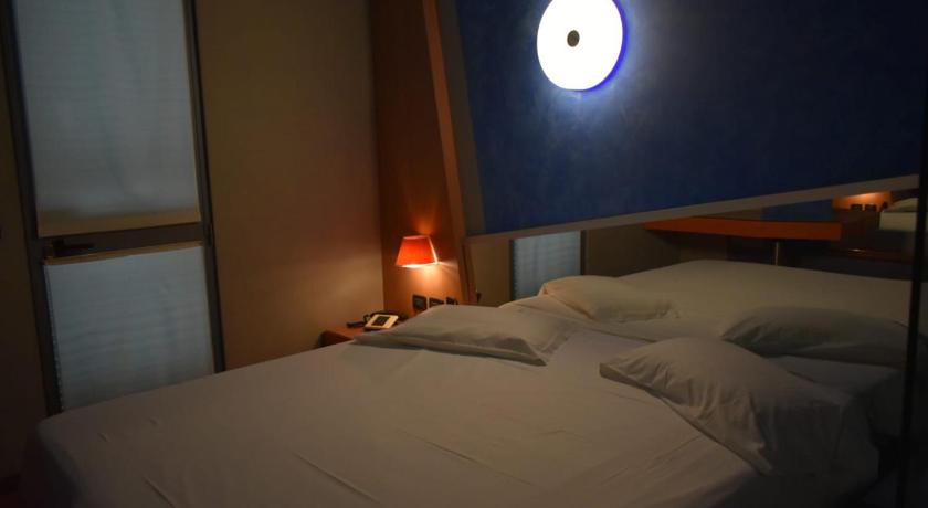 Orzi Hotel photo