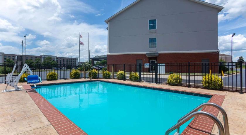 La Quinta Inn & Suites by Wyndham Oxford - Anniston