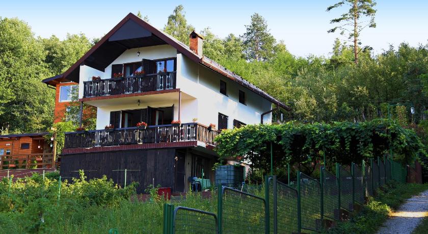 Merak Holiday Home — Hotel in Visoko