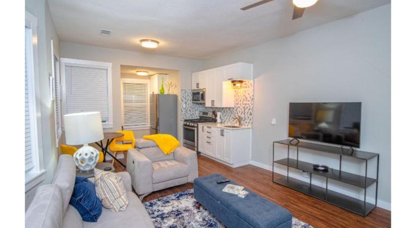 サンアントニオ Remodeled Modern 1BR1BA Apt Near Downtown, 5min Pearl 3つ星 宿泊施設 プール
