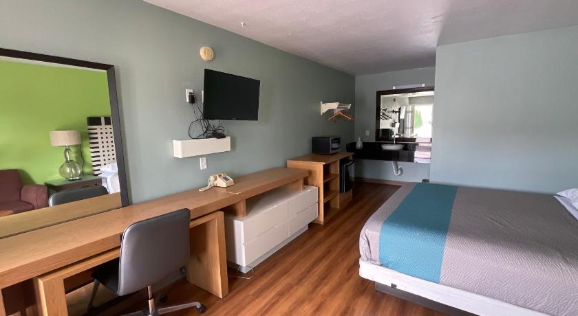 Country Yard Inn and Suites photo