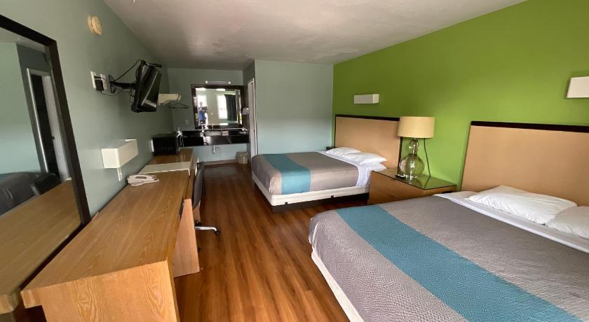 Country Yard Inn and Suites photo