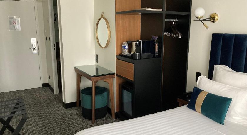 Image of Double Comfort 4