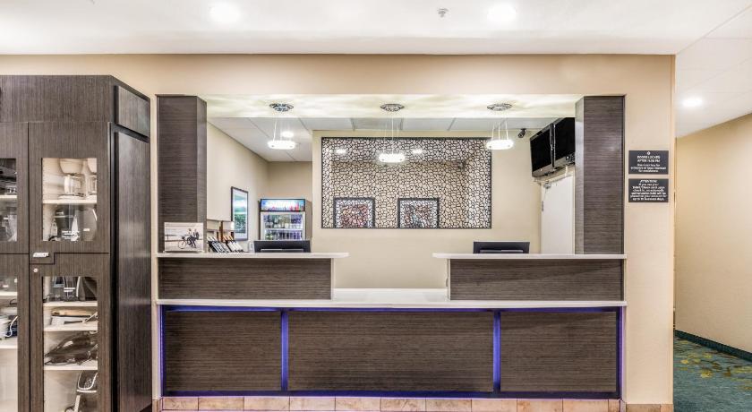 Candlewood Suites Portland Airport