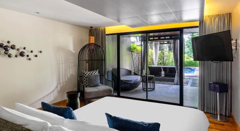 Image of Pool Suite 1