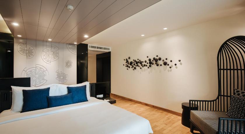 Image of Pool Suite 5
