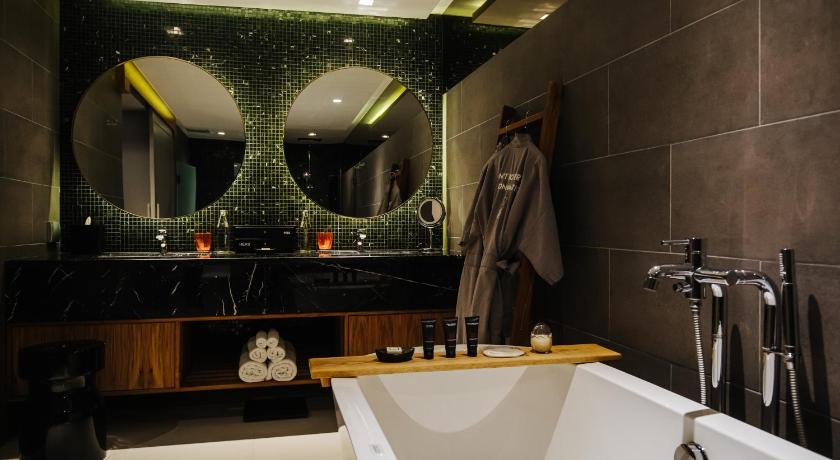 Image of Grand Suite with River View 10