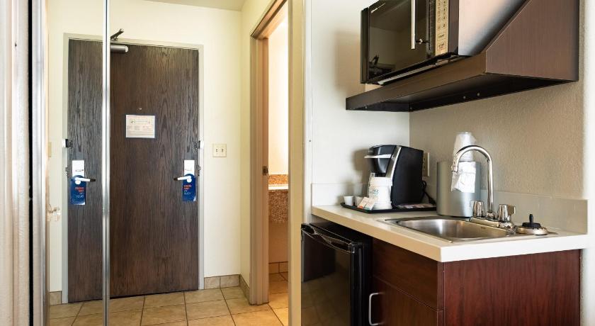 Holiday Inn Express Hotel & Suites Evanston photo