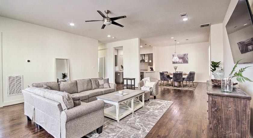 3-Story Home Near Museums, Nightlife and Downtown! — Hotel in Houston (TX)