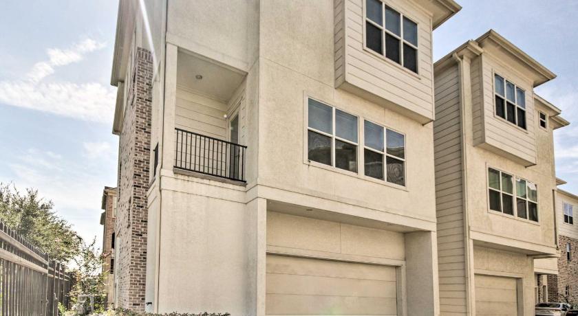 3-Story Home Near Museums, Nightlife and Downtown! photo