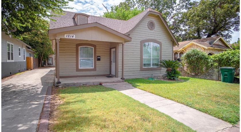 Florida St Nice Remodeled 3BR/2BA Near Downtown photo