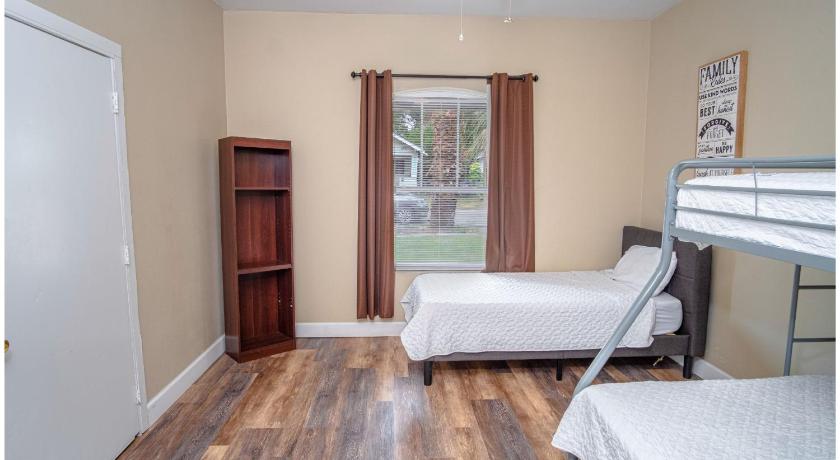 Florida St Nice Remodeled 3BR/2BA Near Downtown photo
