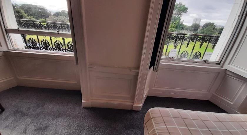 Image of Family Room 16