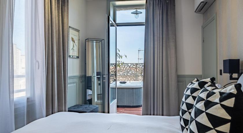 Image of Suite with Terrace and Jacuzzi 4