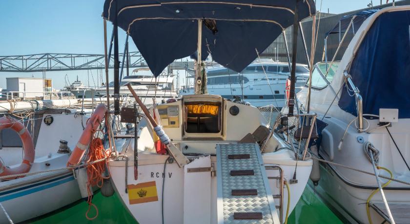 Sailboat Accommodation Barcelona — Hotel in Barcelona