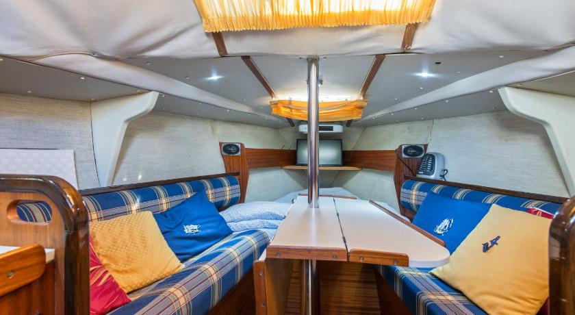 Sailboat Accommodation Barcelona photo