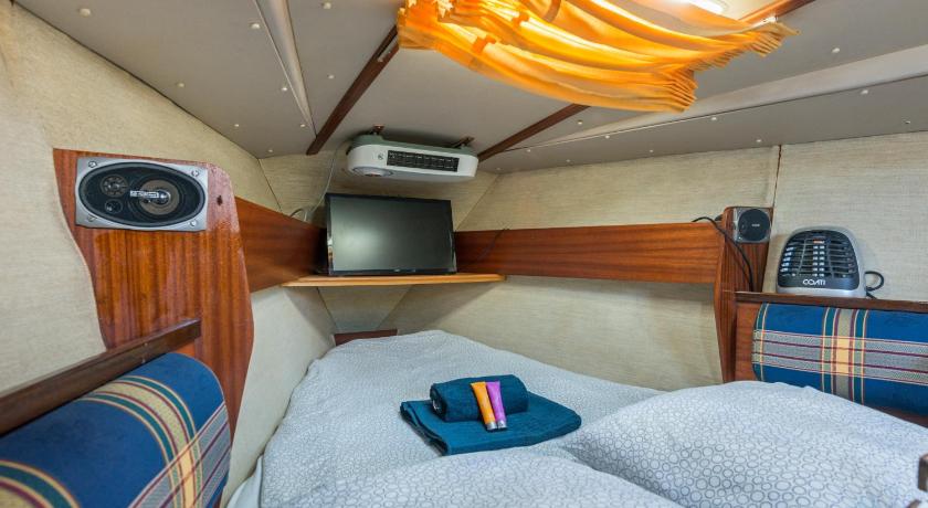 Sailboat Accommodation Barcelona photo