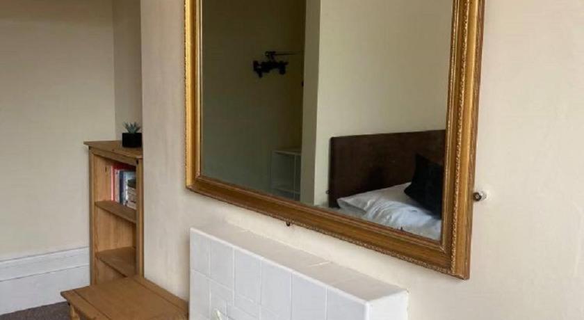 a mirror and a chair in a room, Burlington Hotel in Isle of Wight