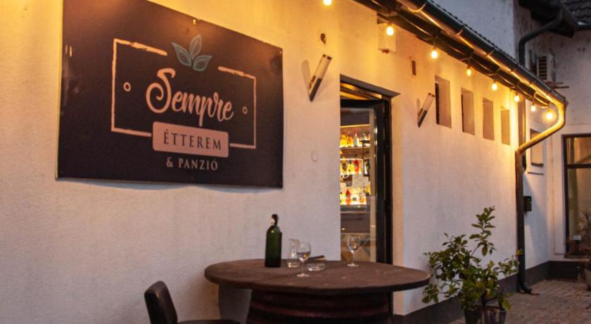 Sempre Etterem Es Panzio — Hotel in Szekesfehervar