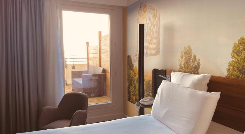 Image of Executive Terrace room, with double bed 4