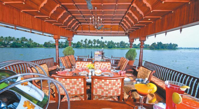 Sterling Houseboats Lake Palace, Alleppey photo