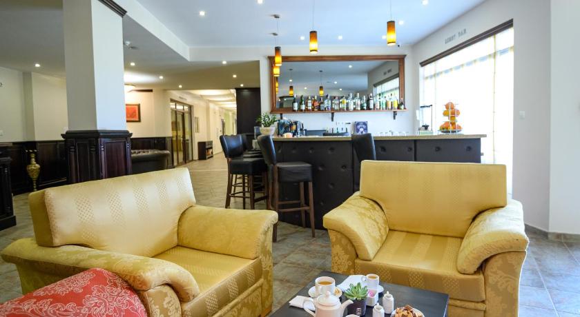 Parklands Hotel & Pool photo
