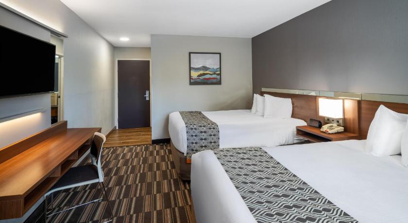 Microtel Inn & Suites by Wyndham Pooler/Savannah photo