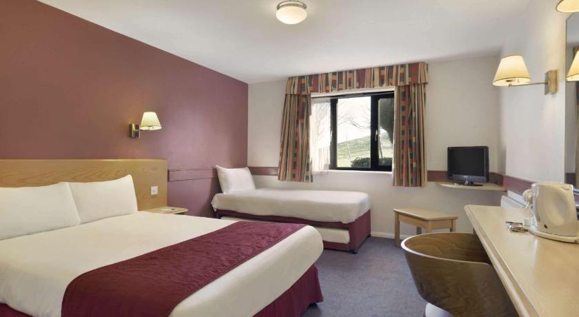 Days Inn by Wyndham Membury M4