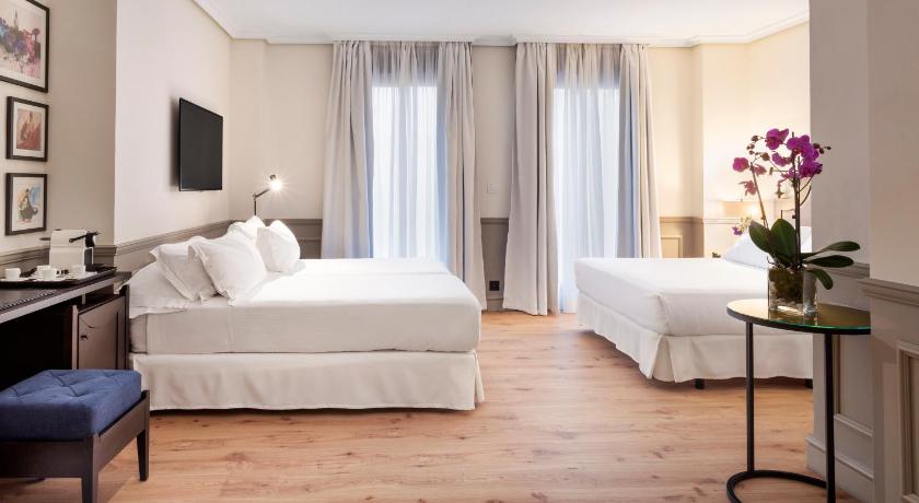 セビリア Hotel H10 Corregidor 3つ星 ホテル レストラン