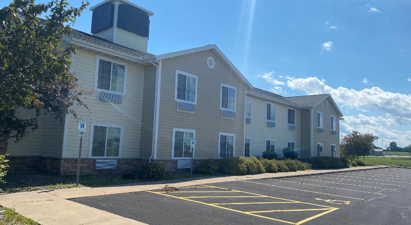 AmericInn by Wyndham Oshkosh