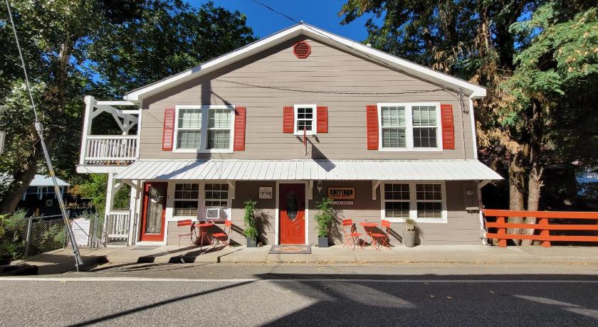 Carriage House Inn — Hotel in Camptonville