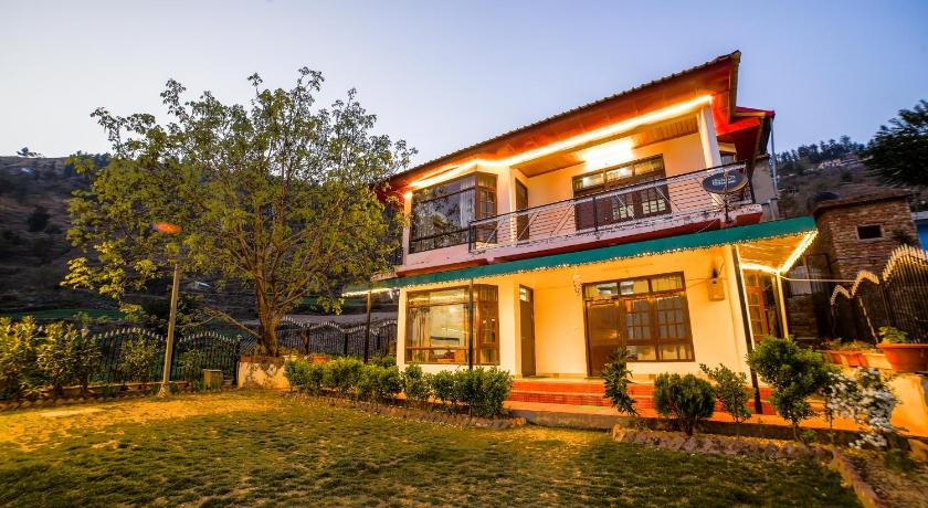 Dawn n Dusk 3bhk Villa with Lawn, Sun Deck, BBQ &amp; Valley view — Hotel in Shimla