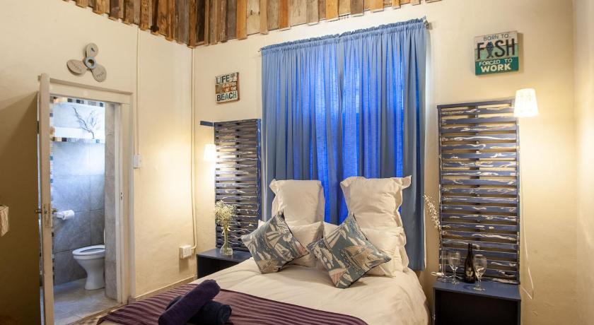 Strand Family studio en-suite 6 sleeper Kitchenette Helderberg CT — Hotel in Cape Town