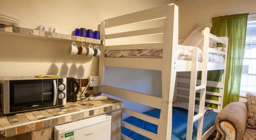 Strand Family studio en-suite 6 sleeper Kitchenette Helderberg CT photo