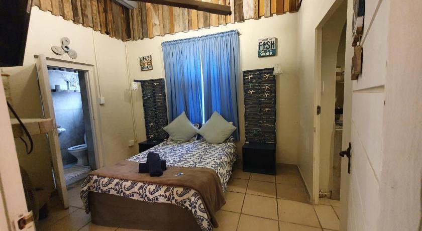 Strand Family studio en-suite 6 sleeper Kitchenette Helderberg CT photo