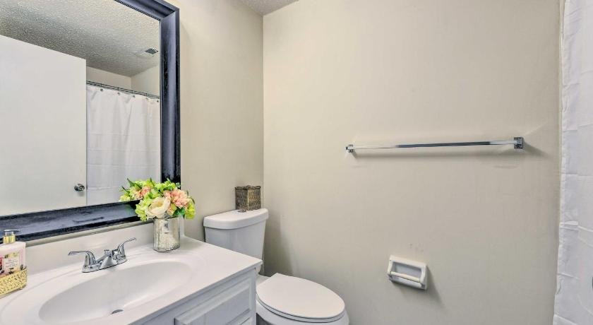 Inviting Charlotte Getaway - Half Mile to UNC! photo