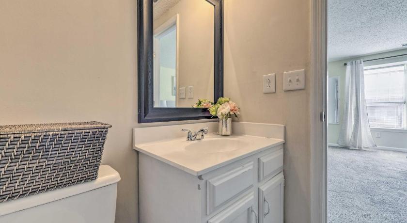 Inviting Charlotte Getaway - Half Mile to UNC! photo