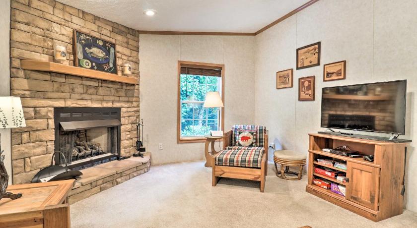 Franklin Home with Deck, and Fire Pit 8 Mi to Dtwn! photo