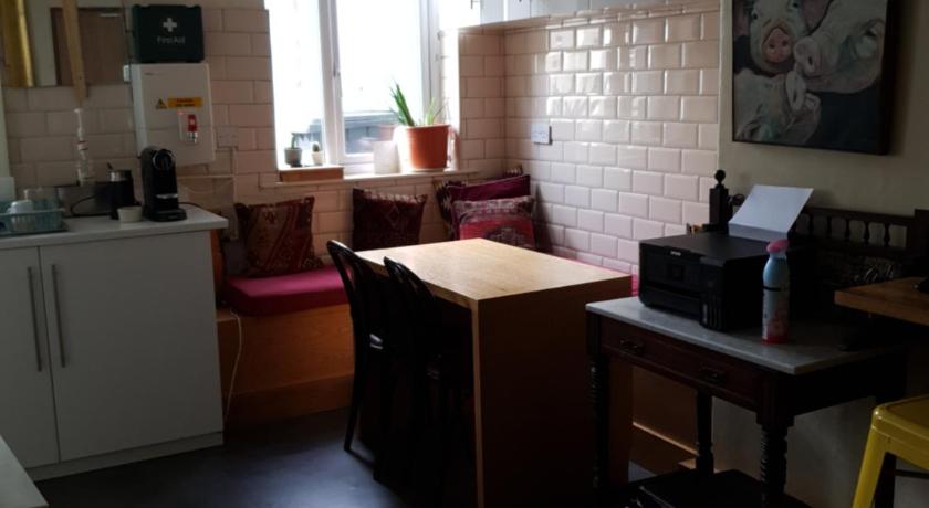 Pillar Guesthouse B&B photo