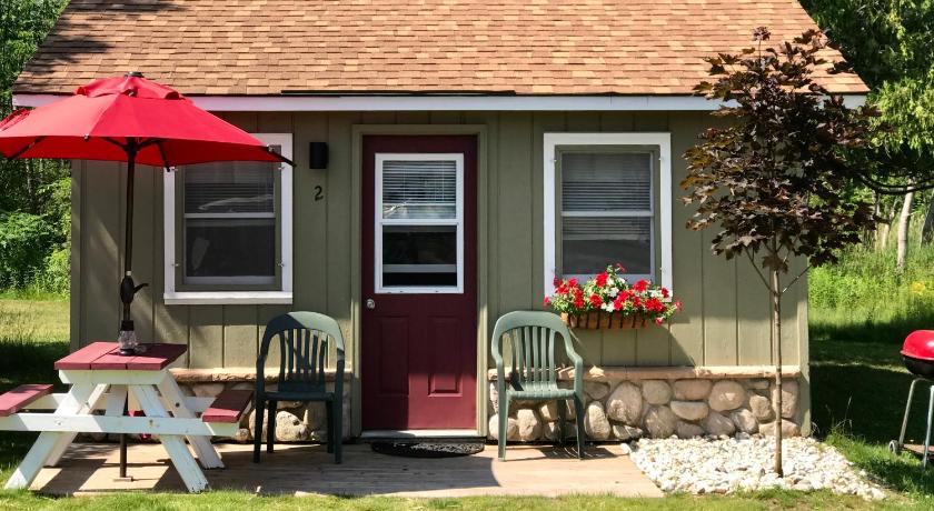 Cedar Ridge Cabins — Hotel in Honor
