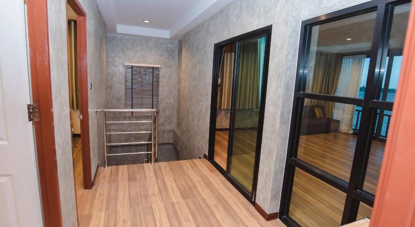 Riverview Loft house photo