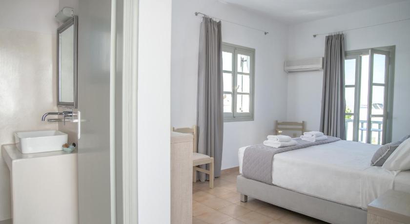 รูปของห้องมาตรฐานเตียงใหญ่หรือเตียงแฝด (Standard Double or Twin Room) 3