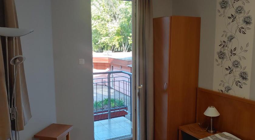 Panorama Wellness Apartman Hotel - image 45