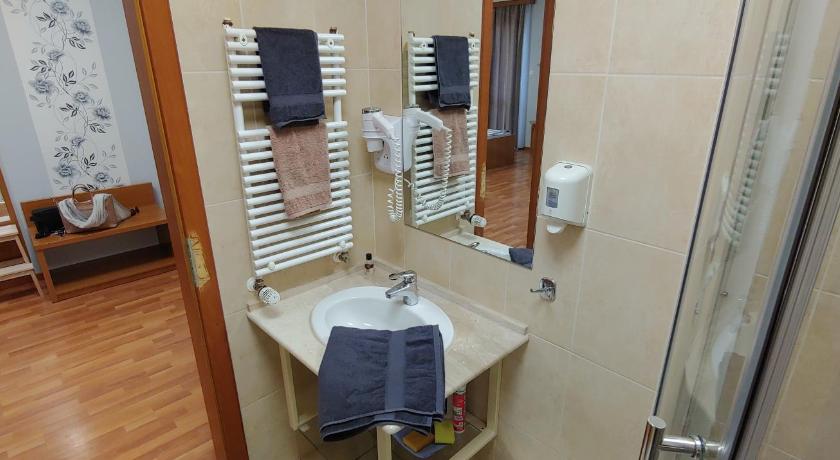 Panorama Wellness Apartman Hotel - image 36