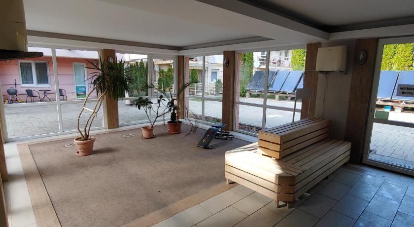 Panorama Wellness Apartman Hotel - image 35