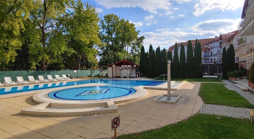 Panorama Wellness Apartman Hotel - image 2