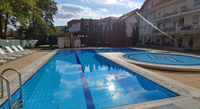 Panorama Wellness Apartman Hotel - image 19
