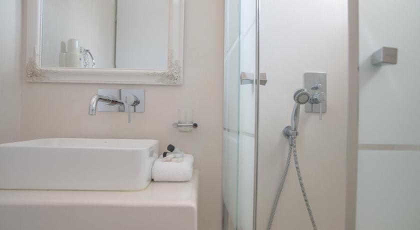 รูปของห้องสุพีเรียร์เตียงใหญ่ (Superior Double Room) 14