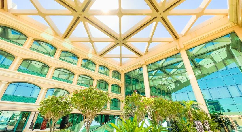 Mövenpick Grand Al Bustan - image 13